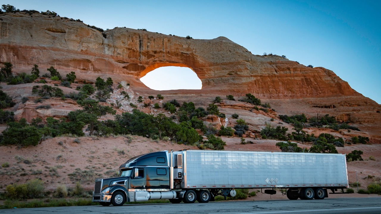 Arizona commercial truck on a highway representing commercial vehicle compliance for new entrant carriers