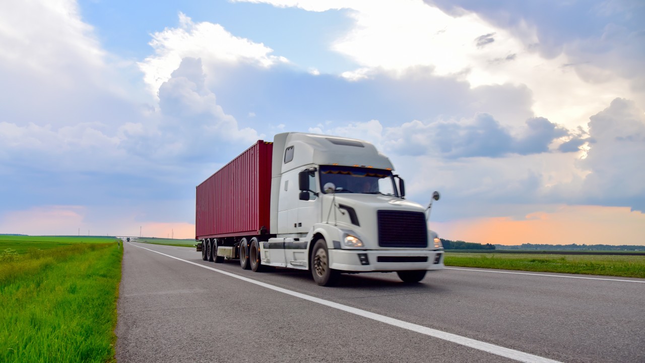 UCR power unit count showing trucks and trailers for carrier registration compliance